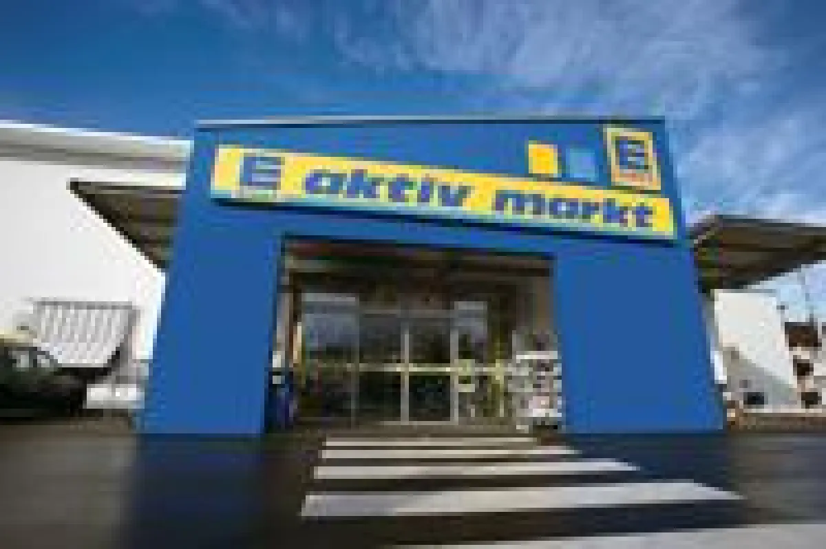 EDEKA Aktiv Markt in Calw, einer von neun Einzelhandelsfilialen der Verbrauchergenossenschaft Calw