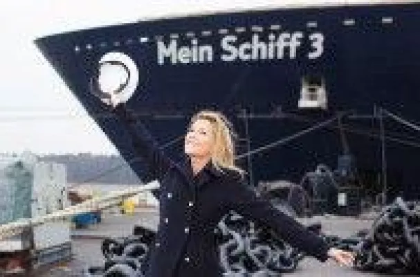 Bild: TUI Cruises tauft Kreuzfahrtschiff Mein Schiff 3 mit Taufpatin Helene Fischer