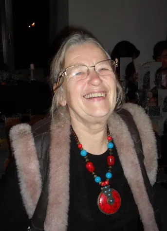 Bild: Skulpturen aus Erde- Die Künstlerin Dorothee Rätsch wird 73