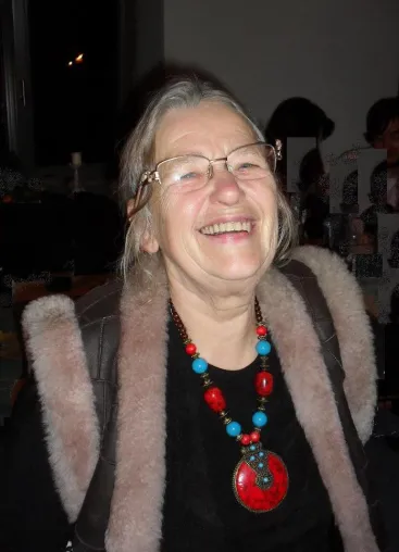Skulpturen aus Erde- Die Künstlerin Dorothee Rätsch wird 73 Bild: Skulpturen aus Erde- Die Künstlerin Dorothee Rätsch wird 73