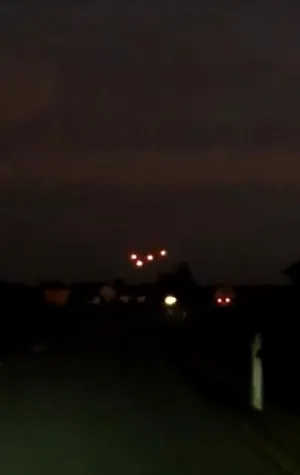 Der IFO-Wahrheitsaktivist: 'UFO'-Flares in Marktl am Inn Mitte November 2015 Bild: Der IFO-Wahrheitsaktivist: 'UFO'-Flares in Marktl am Inn Mitte November 2015