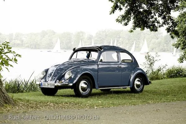 Bild: Oldtimer im Scheinwerferlicht