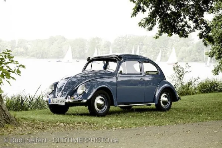 Bild: Oldtimer im Scheinwerferlicht