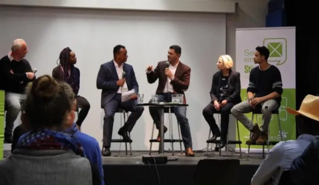 Bild: Prominente Talkrunde über Erfahrungen mit Alltagsrassismus