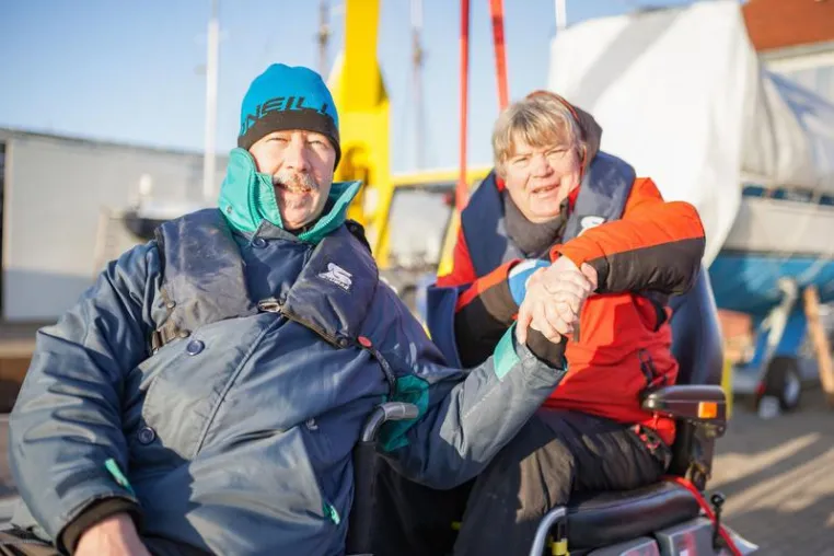 Bild: Mit dem Rollstuhl aufs Wasser – FH Kiel entwickelt mit Partnern Handicap-Boot