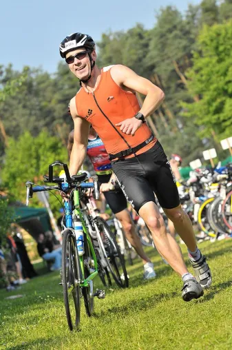 Bild: Skrzypek gewinnt Fürther Triathlon - iloxx gratuliert seinem Highwayman