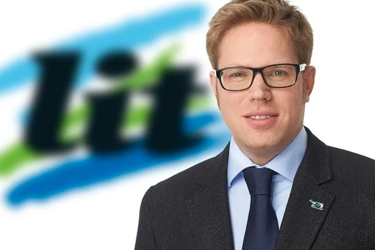 Bild: Robert Hennemann erhält Prokura