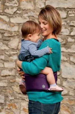 Bild: Auf den Sitz, fertig und los. Kinder tragen leicht gemacht mit dem Hipseat von Hippychick