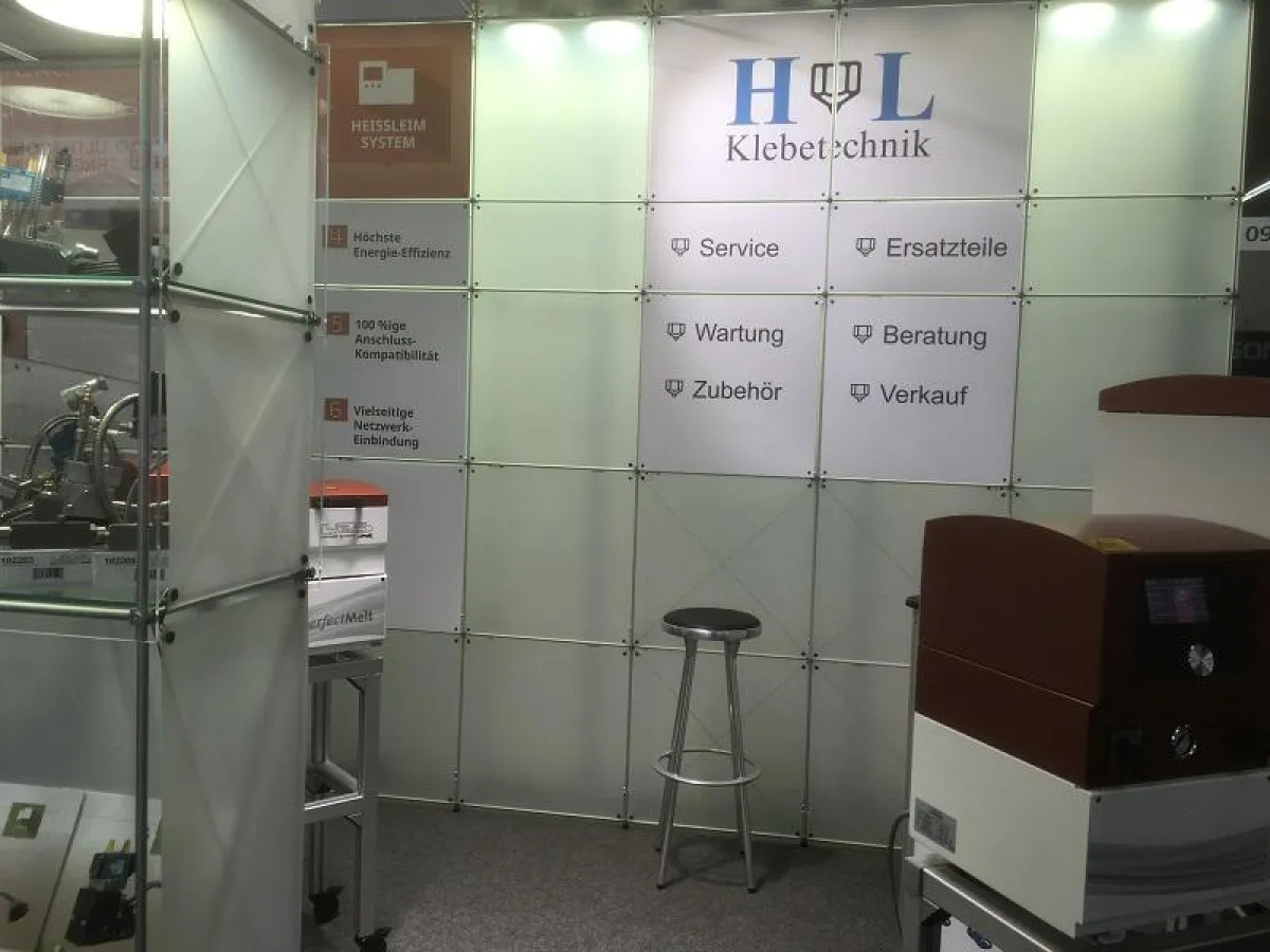 Der Stand von UES und H + L Klebetechnik auf der FachPack
