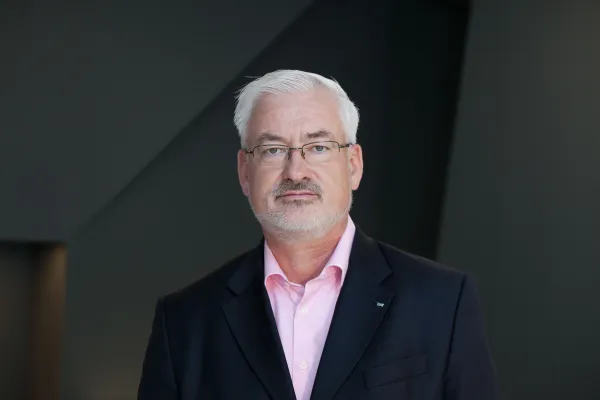 Bild: Führungswechsel bei DI Dekodur International