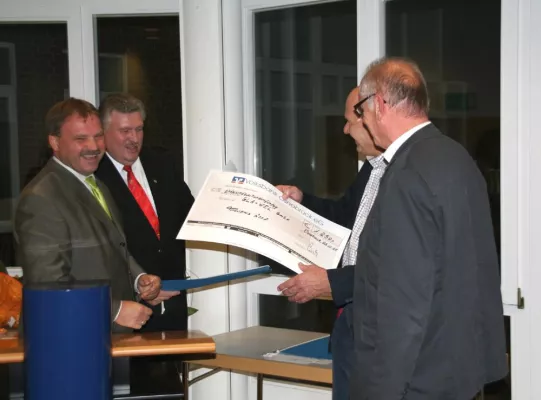 Bild: Meller GLA-WEL GmbH erhält Förderpreis des Förderkreises Innungsbetriebe Handwerk e. V.