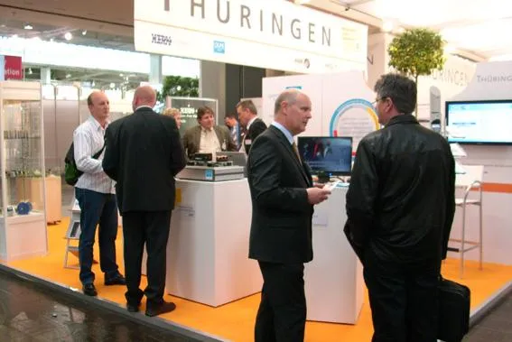 OLPE Jena GmbH präsentiert brillenfreie 3D-Visualisierung auf der Hannover Messe Bild: OLPE Jena GmbH präsentiert brillenfreie 3D-Visualisierung auf der Hannover Messe