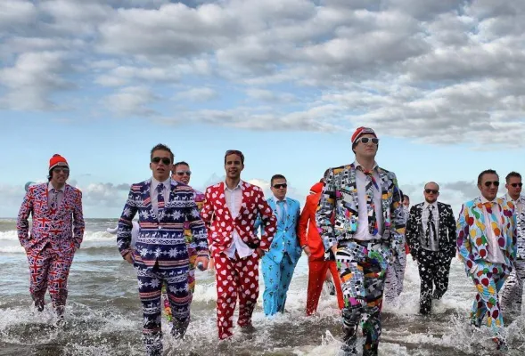 Bild: OppoSuits der neueste Trend zu Karneval. Mischung aus Kostüm & Fashion