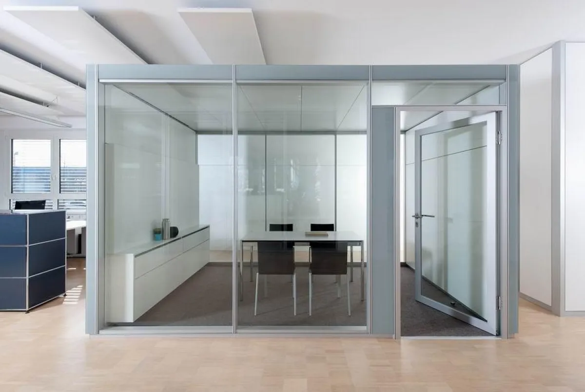 Mit MTS Kubus untermauert Strähle seine Rolle als Innovationstreiber im modularen Innenausbau.