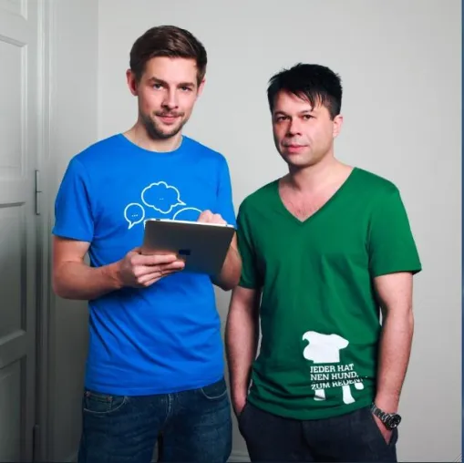 „Freunde fürs Leben“ suchen Deine Kurzgeschichte - Markus Kavka und Klaas Heufer-Umlauf lesen sie vor Bild: „Freunde fürs Leben“ suchen Deine Kurzgeschichte - Markus Kavka und Klaas Heufer-Umlauf lesen sie vor