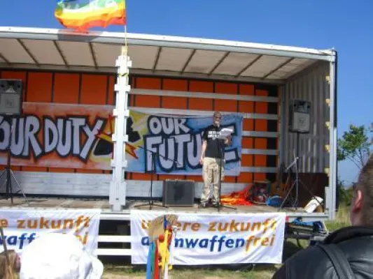 Bild: Demo gegen Atomwaffen in Büchel - Tanja Krauth von den LINKEN weiter in der Friedensbewegung aktiv
