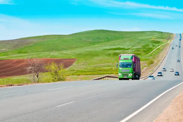 Effiziente Teillieferungen nach Usbekistan: Reibungsloser Sammelguttransport Bild: Effiziente Teillieferungen nach Usbekistan: Reibungsloser Sammelguttransport