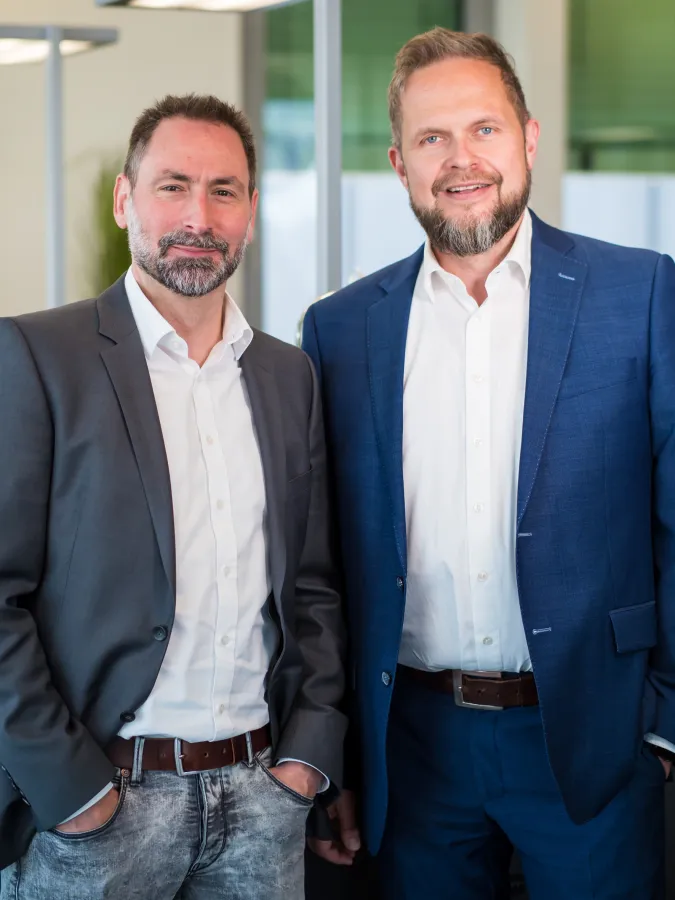Chris Kohlsdorf (l.) und Michael Kern, Geschäftsführer der COHEMI Group.   (© COHEMI Group)