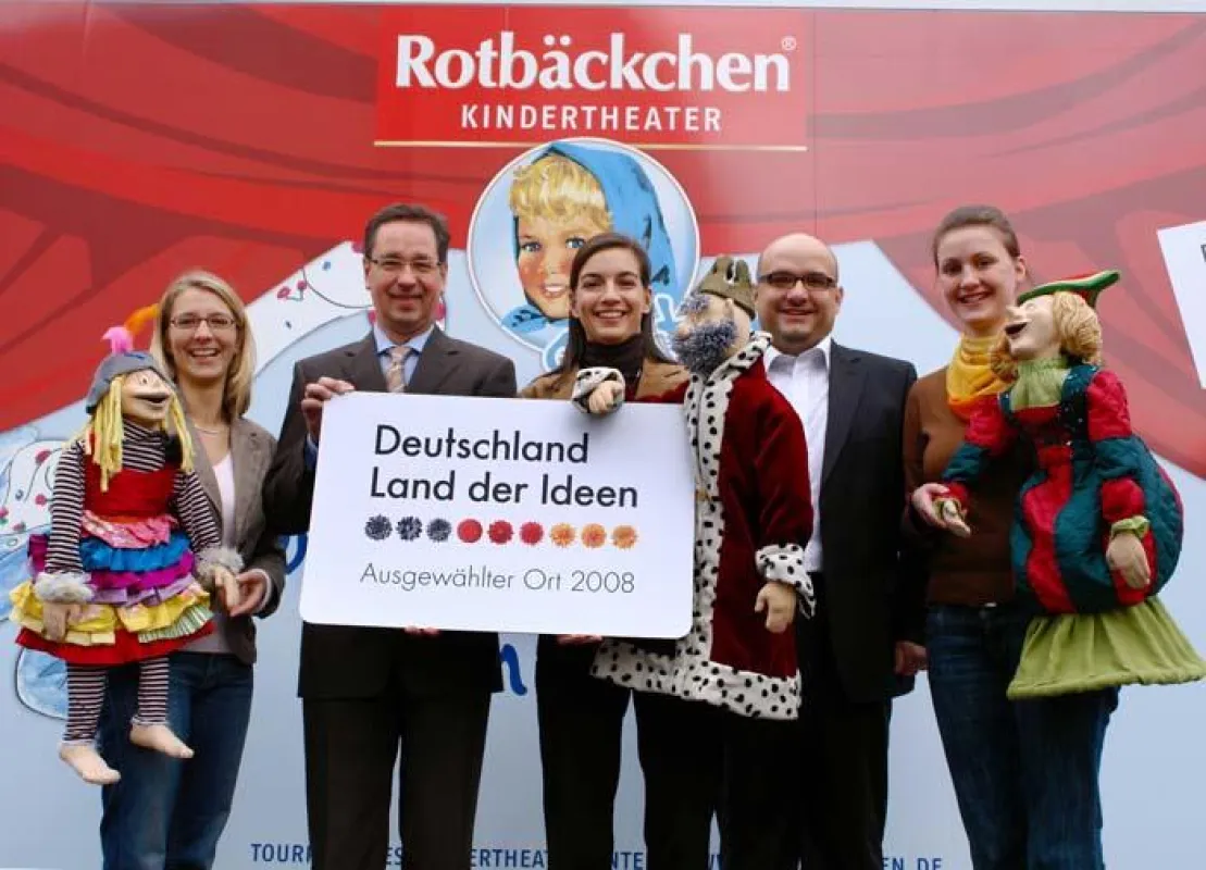 Geschäftsfürhung und Marketing der Rotbäckchen-Vertriebs GmbH freuen sich über die Auszeichnung