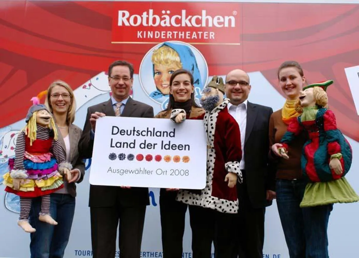 Geschäftsfürhung und Marketing der Rotbäckchen-Vertriebs GmbH freuen sich über die Auszeichnung