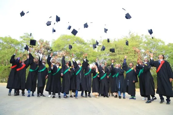 Erfolgreiches Bachelor-Studium dank der Stiftung Menschen für Menschen Bild: Erfolgreiches Bachelor-Studium dank der Stiftung Menschen für Menschen