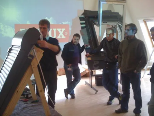 Franchisesystem-HOLTIKON® ist Servicepartner vom Dachfensterspezialisten Velux Bild: Franchisesystem-HOLTIKON® ist Servicepartner vom Dachfensterspezialisten Velux