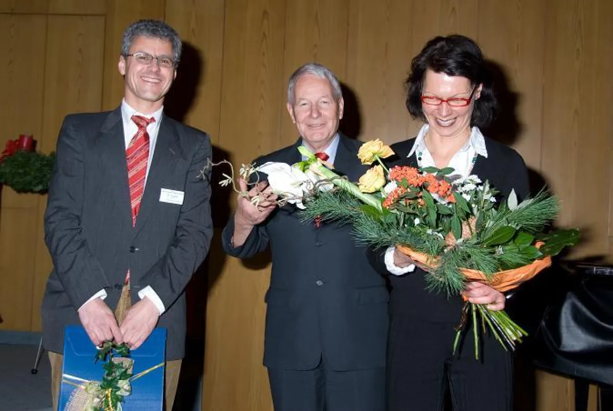 Die QM-Beauftragten Herr Dr. med Joachim Koster und Frau Claudia Imbery mit Herrn Bernhard Grotz (Mitte), Geschäftsführender Kaufmännischer Direktor des Herz-Zentrums