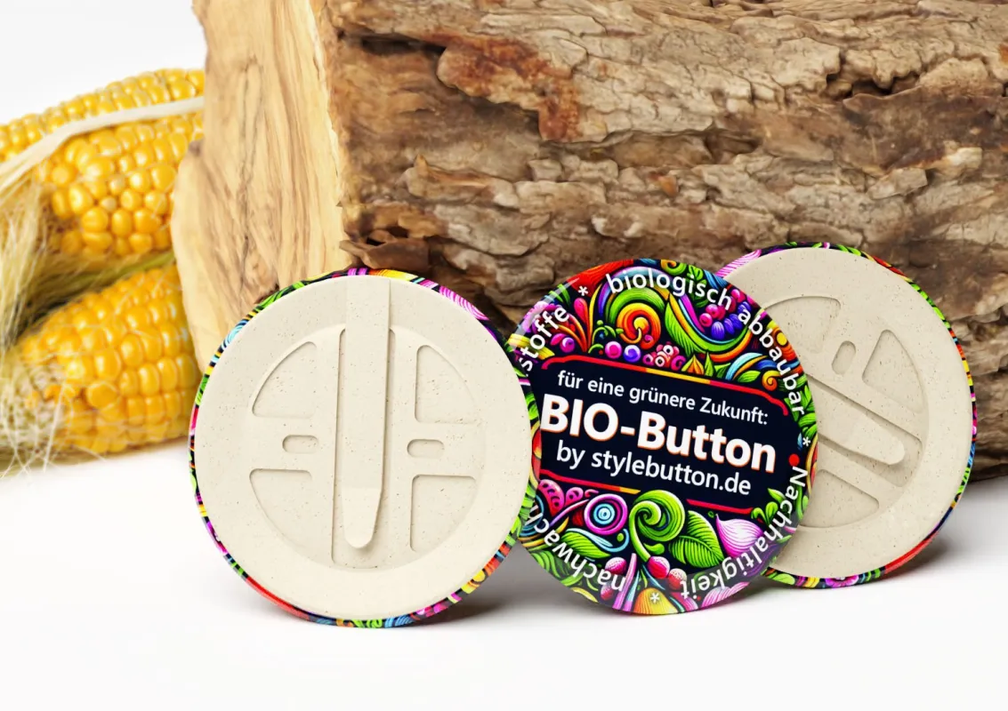 aus nachwachsenden Rohstoffen und kompostierbar: Bio-Buttons von stylebutton.de (© stylebutton.de)