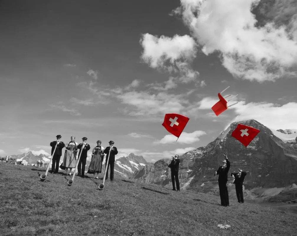 Tische, Garderoben und Sitzmöbel aus der Schweiz