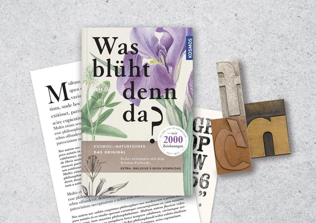 Das Bestimmungsbuch „Was blüht denn da?“ erscheint in neuem Design