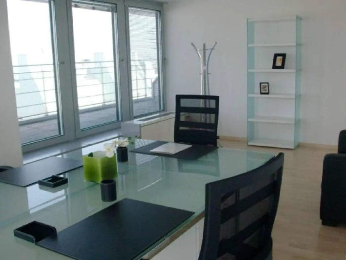 Bena Sky Büro mit Terasse