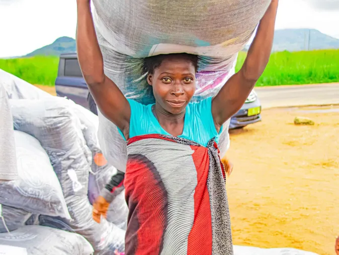 Bild: Kleiderspenden für Malawi wegen Zyklon Freddy