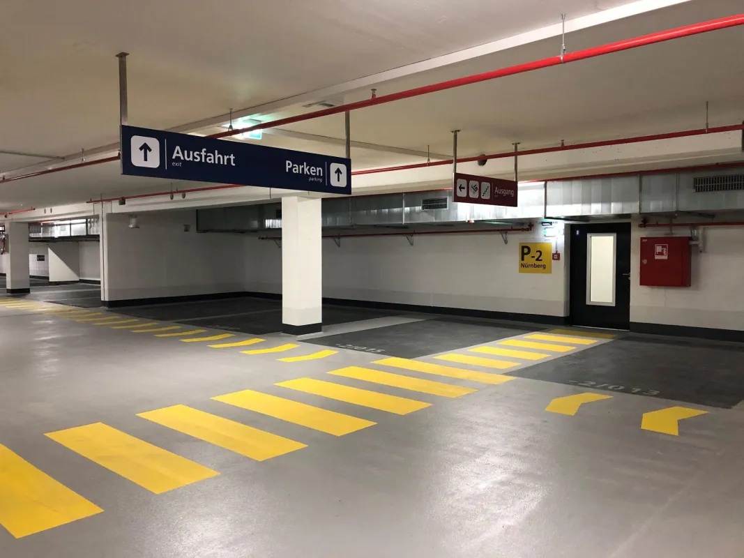 die sanierte Ebene P -2 der Tiefgarage 