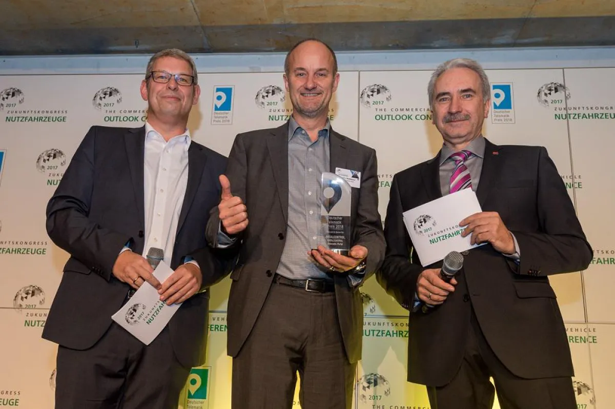 ETM-GF Oliver Trost (li), Arealcontrol-GF Ulric Rechtsteiner, Prof. Dr. Heinz-Leo Dudek, DHBW RV