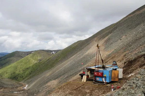 Bild: Sitka Gold: Bohrerfolg bekräftigt Potenzial auf bedeutende Lagerstätte mit mehreren Millionen Unzen Gold!