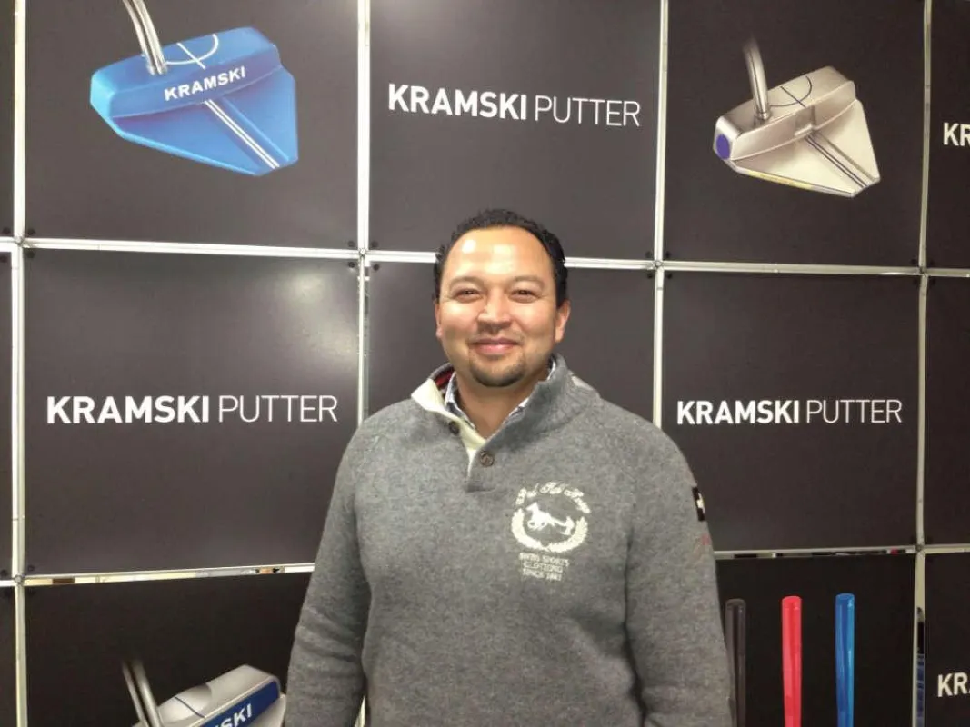 Kramski Fitter Jorge Mayorga der Golfstation Aarau in der Schweiz
