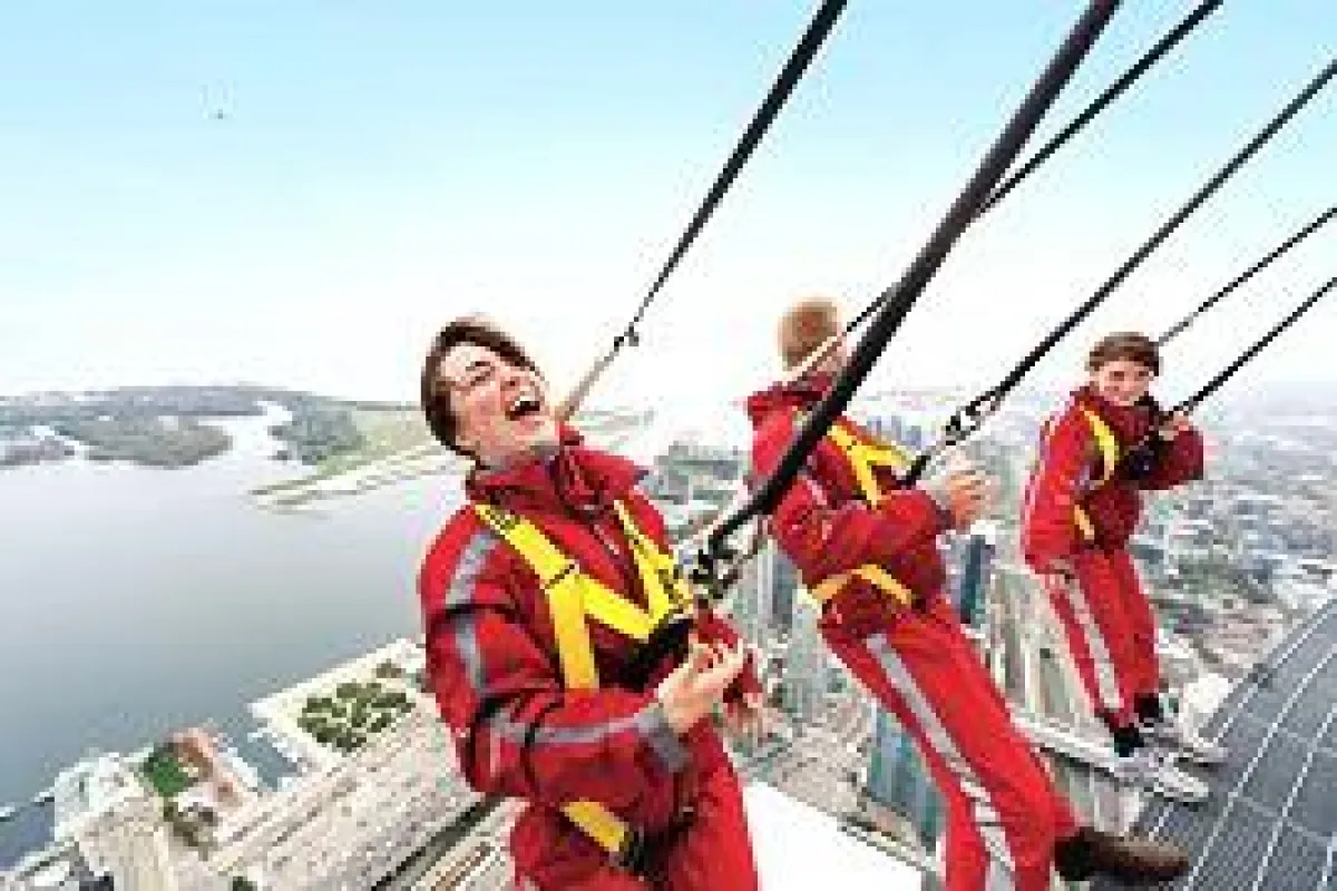 Edge Walk © Destination Canada