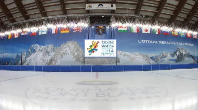 Bild: Weltmeisterschaft im Synchroneiskunstlauf am Fuße des Mont Blanc