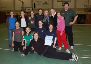 B-Mädchen der Spielgemeinschaft DHG/TSC Eintracht Dortmund erreichen vierten Platz im Finale der WHV Oberliga Bild: B-Mädchen der Spielgemeinschaft DHG/TSC Eintracht Dortmund erreichen vierten Platz im Finale der WHV Oberliga
