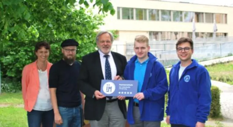 Bild: Partnerschule für individuelle Förderung: Jetzt dabei sein und von der Förderung der IJM Stiftung profitieren!