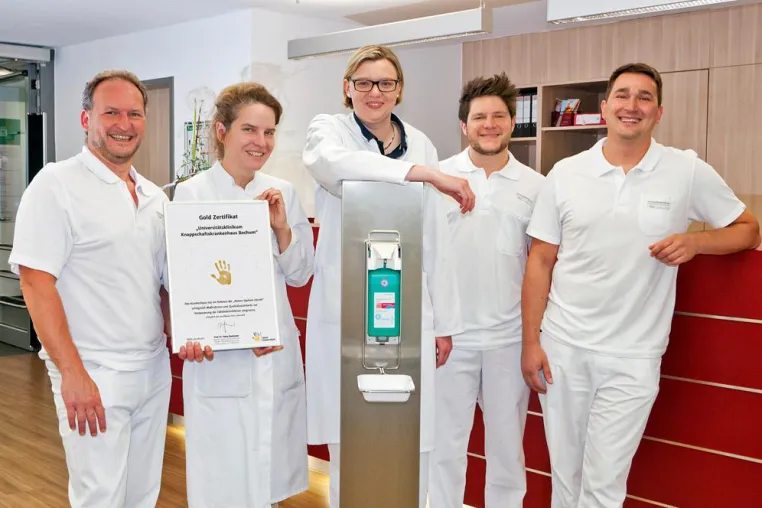 Bild: „Aktion saubere Hände“ verleiht erstmals Bochumer Klinik das begehrte Gold-Siegel