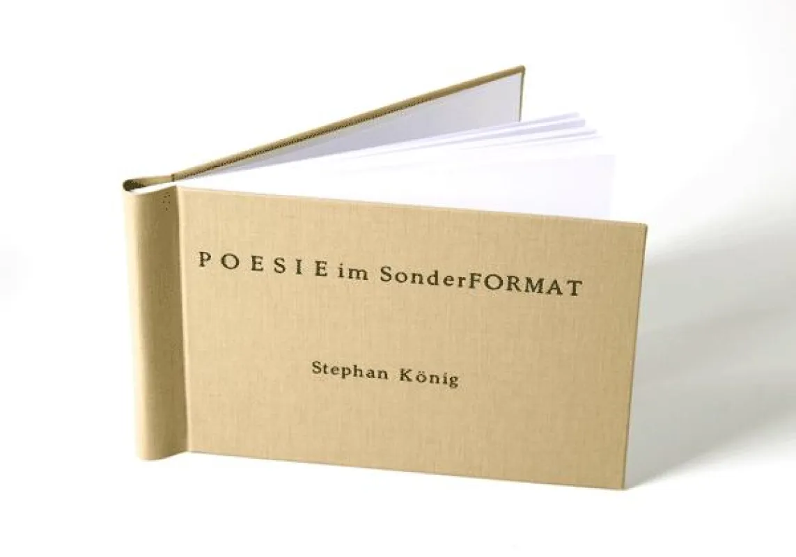 Beiges Buchleder als Sonderformat gearbeitet