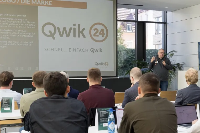 Bild: Qwik24 trifft E-Mobilität: MCS präsentiert Smart-Store-Konzept bei ladenetz.de in Ulm