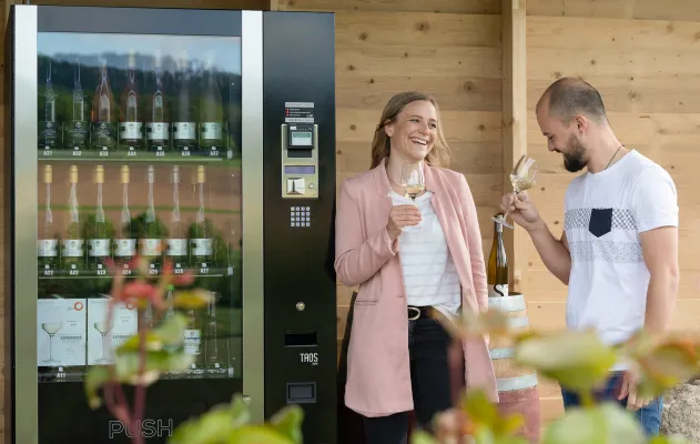 Bild: Erstmalig 24/7 Weingenuss am Naturpark Stromberg: Vinomat beim Weingut Sonnenhof