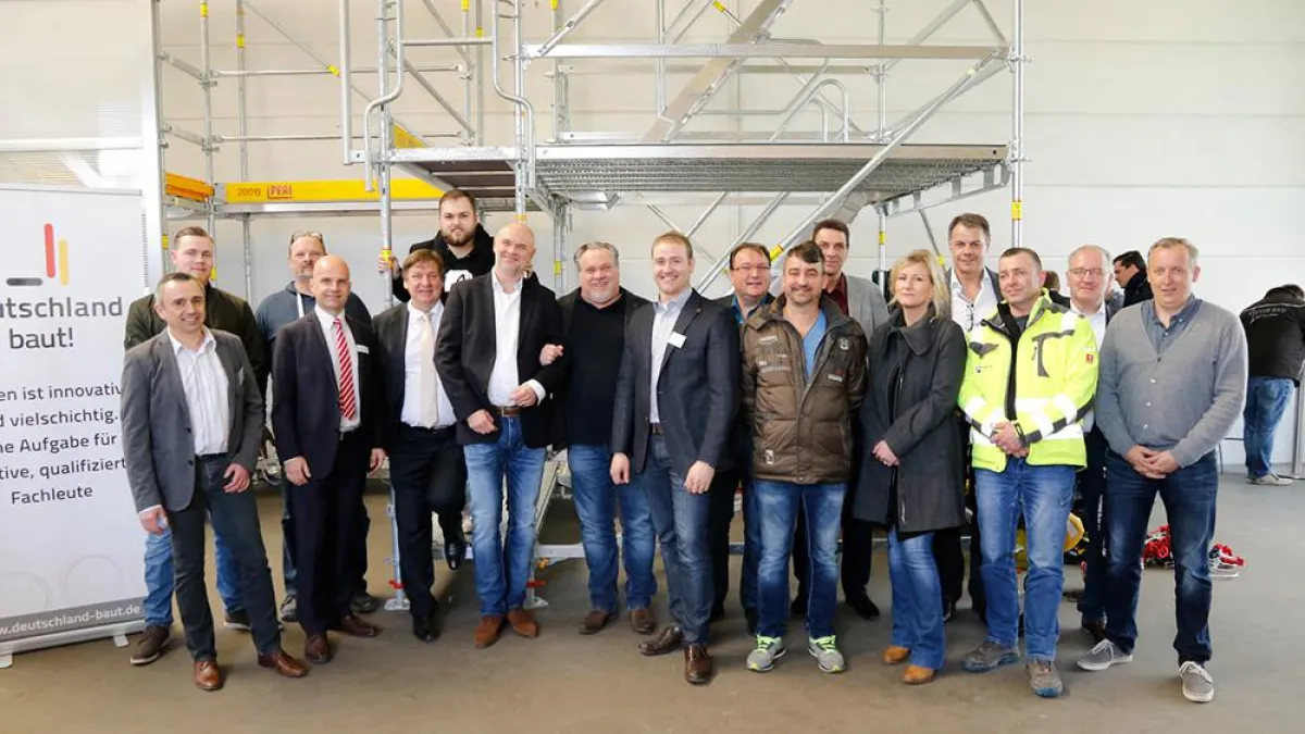 Team der PERI Niederlassung Berlin und Gäste (Foto: Deutschland baut! e.V.)