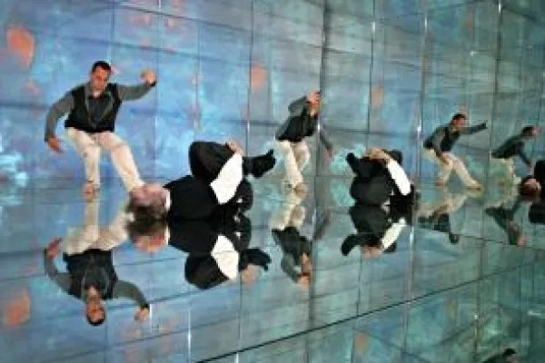 Bild: Lichtstarke Projektoren von Sony bringen Adelsheim zum Leuchten