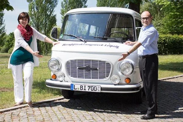 Bild: Weißer BARKAS steuert Domstadt Naumburg an