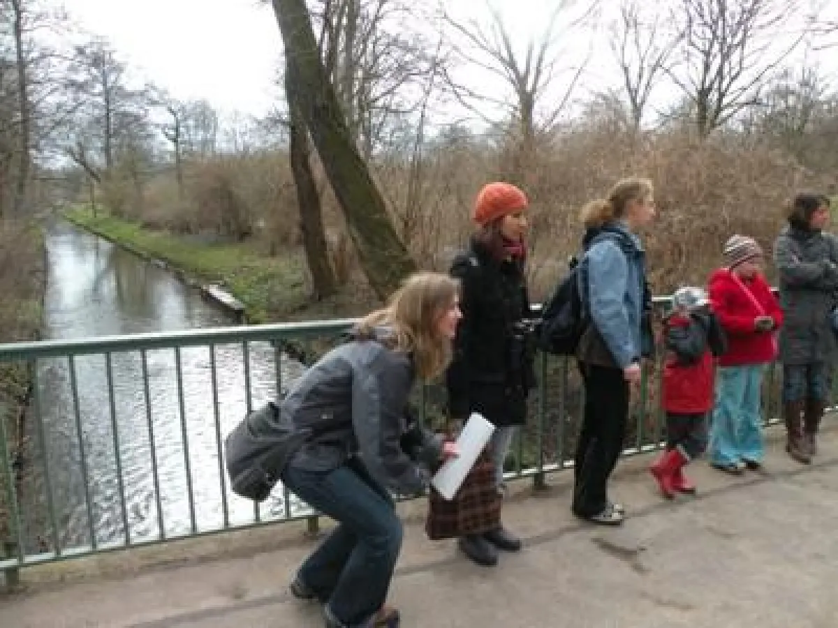 Bei der Naturführung für Kinder im Pankower Bürgerpark
