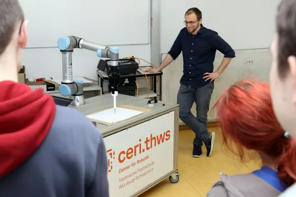 Bild: Begeisterung für Mathematik und Robotik wecken