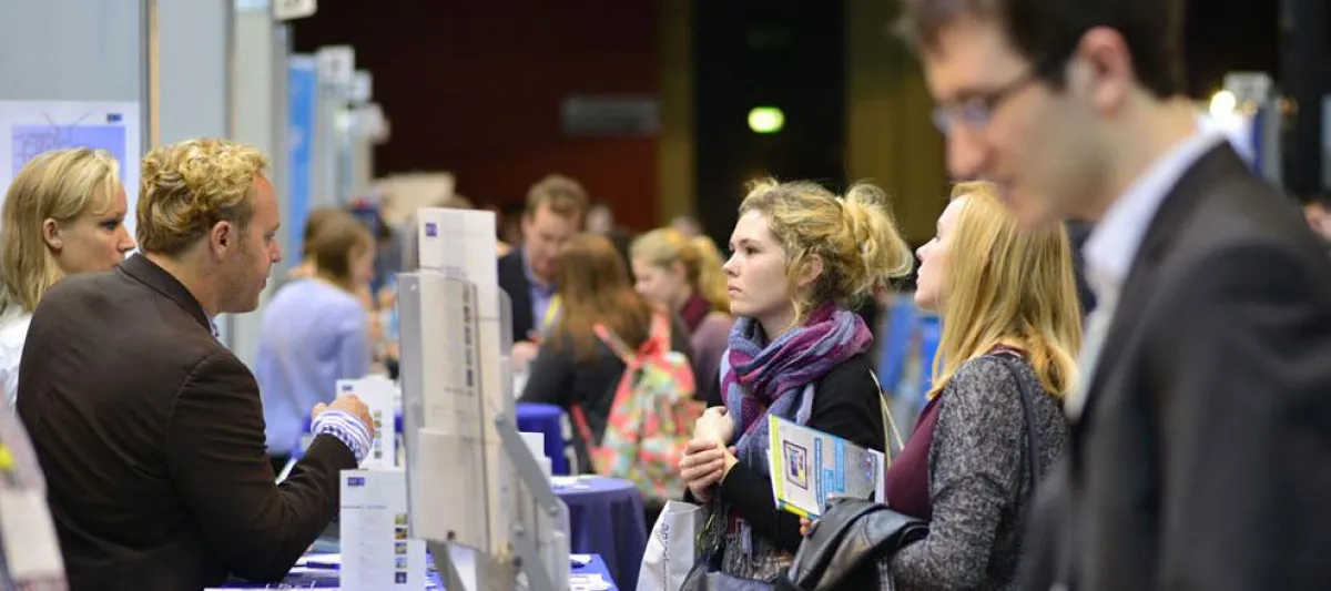 Bachelor-Absolventen werden auf den Master Messen umfassend beraten.